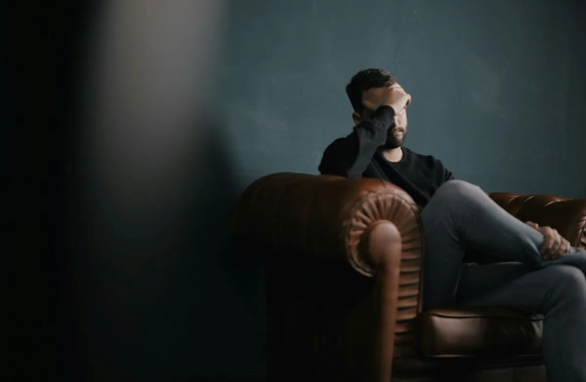 Blessures d'attachement après une rupture : Douleur anxieuse vs évitante