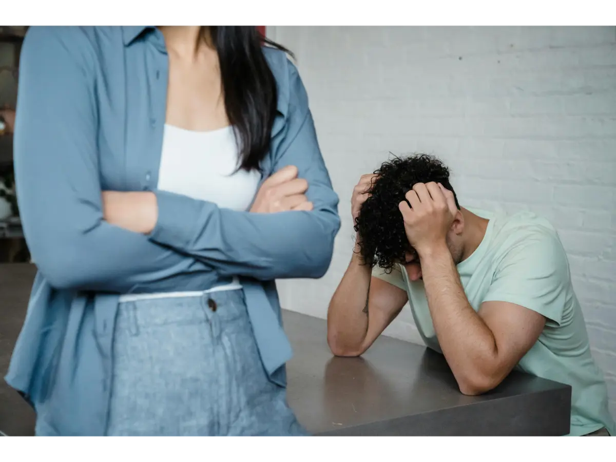 Micro-tromperie : ce que c'est et comment en parler