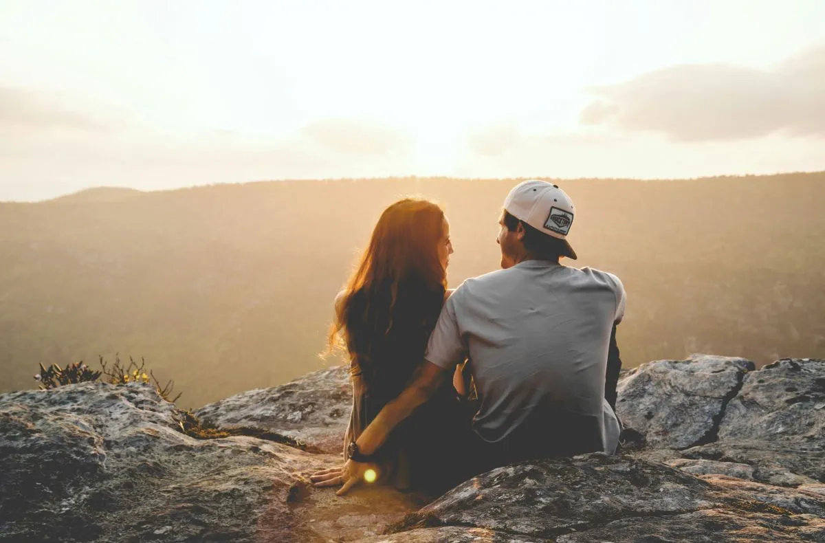 Attachment Styles in Relationships: How We Seek, Signal, and Soothe